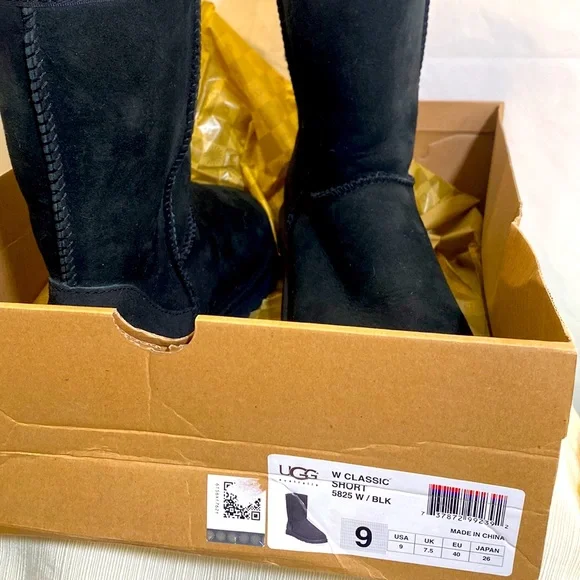 UGG- Brand New- Australia Classic Short. Color: Black 5825 BOOTS- Womens 9 - Picture 12 of 17